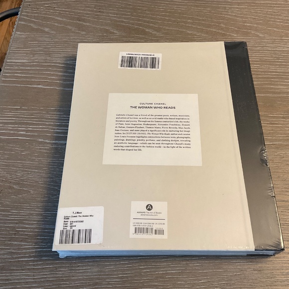 Culture Chanel, The Woman Who Reads oversized large coffee table book - Picture 2 of 3